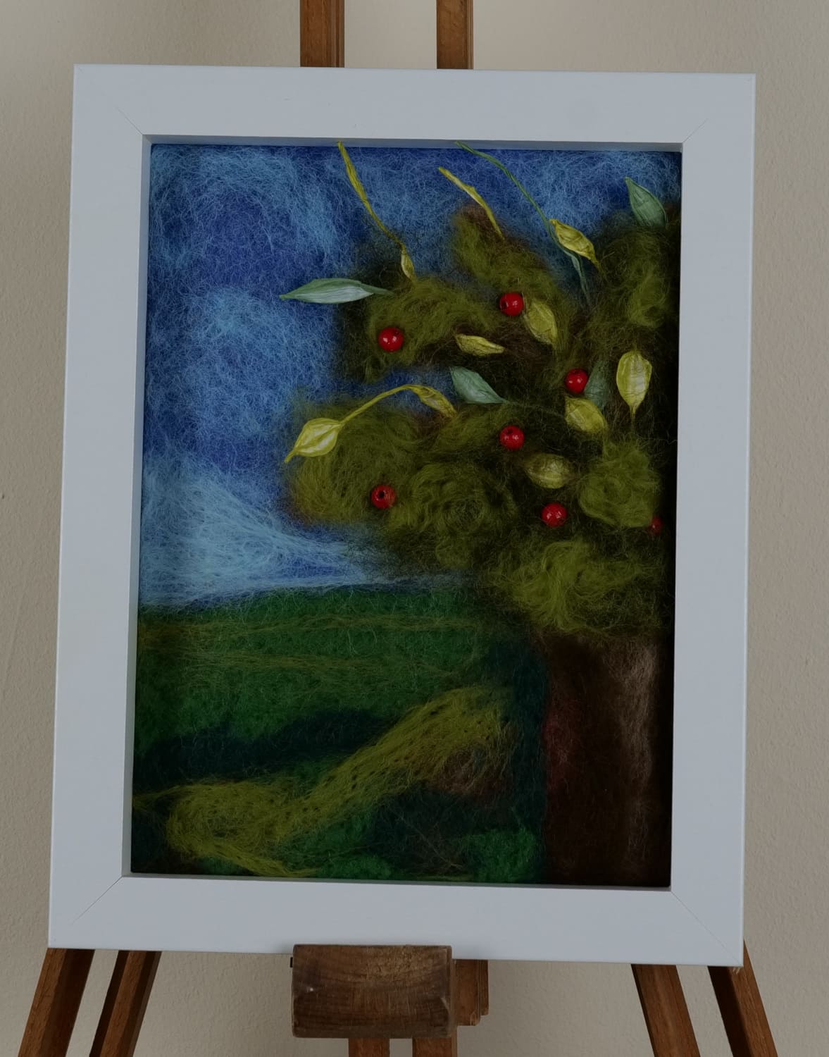 Fruechte in der Daemmerung Obstbaum - Trockenfilz, Perlen, finnisches Papiergarn - Ausgang-frei.de